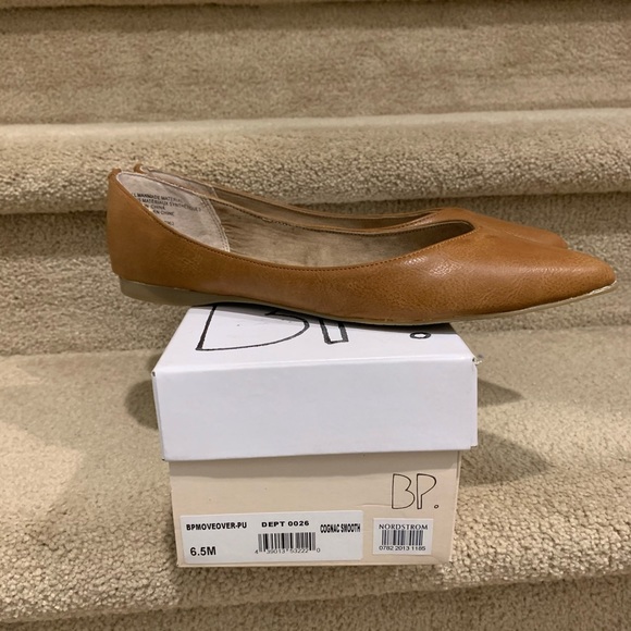 BRAND NEW Pointed Toe Leather Flats - Picture 4 of 5